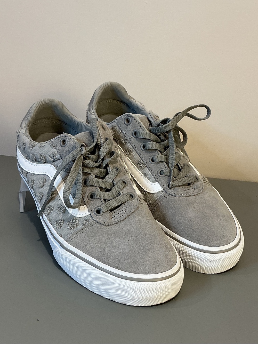 Vans Ward Deluxe Chenille grey Women’s size 10